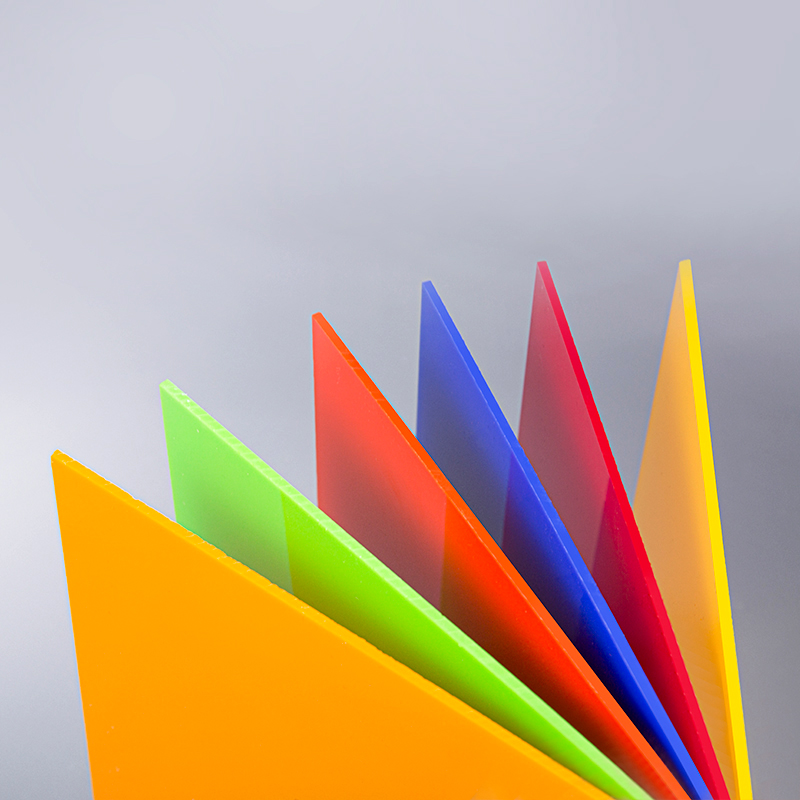 Makukulay na sheet ng acrylic
